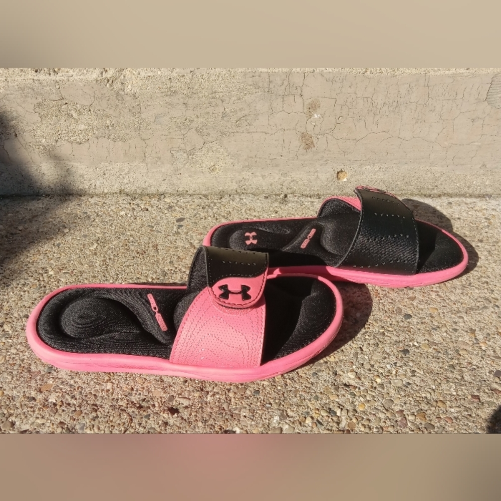 Girls Under Armore slides - Picture 4 of 11